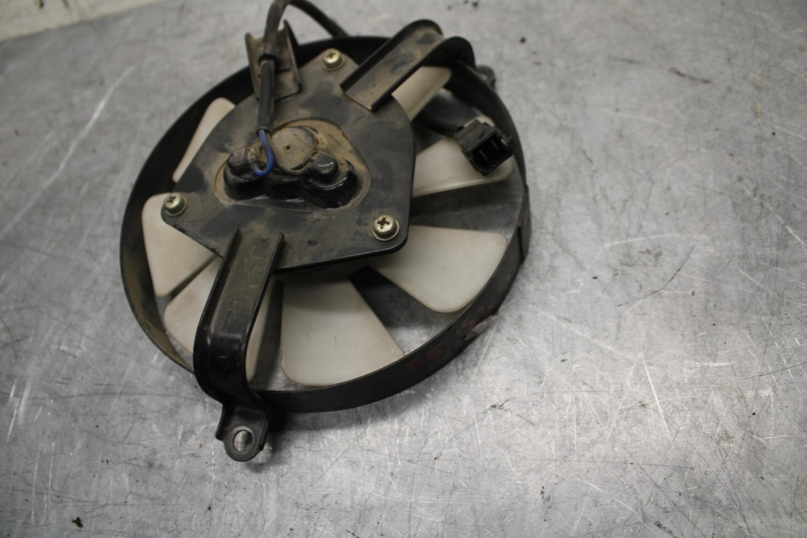 00-01 KAWASAKI ZZR600 ENGINE RADIATOR COOLING FAN BB31