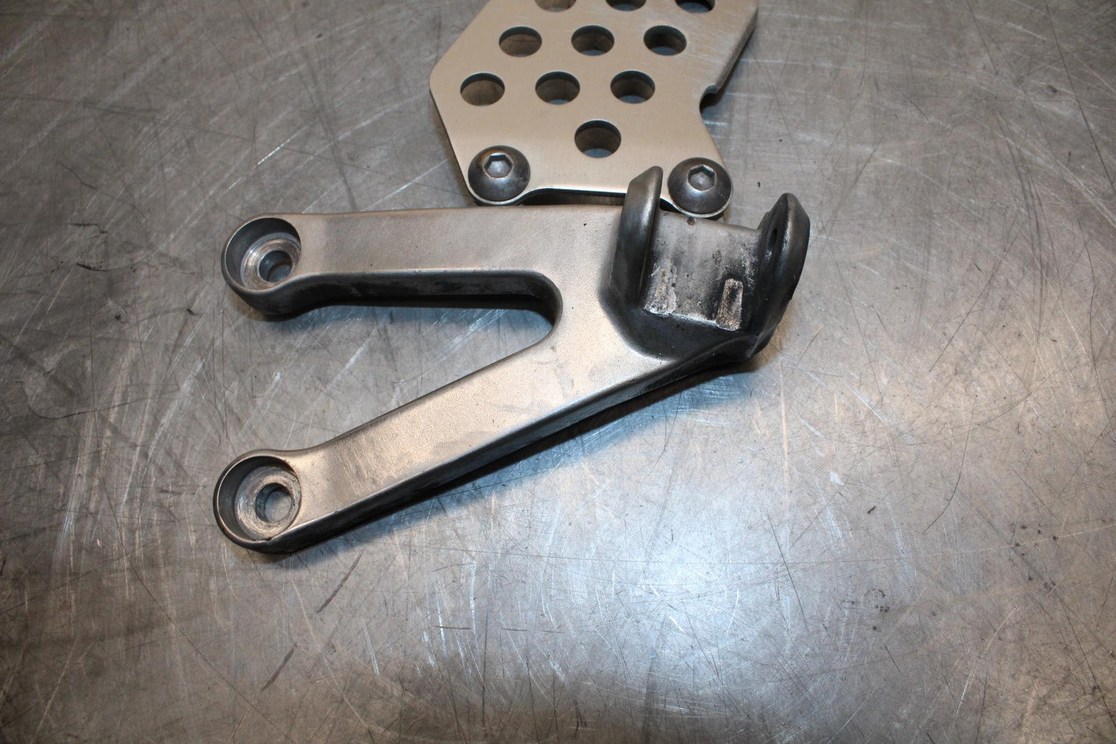 05-06 HONDA CBR600RR LEFT REARSET REAR SET DRIVER FOOT PEG REST STOP BB479