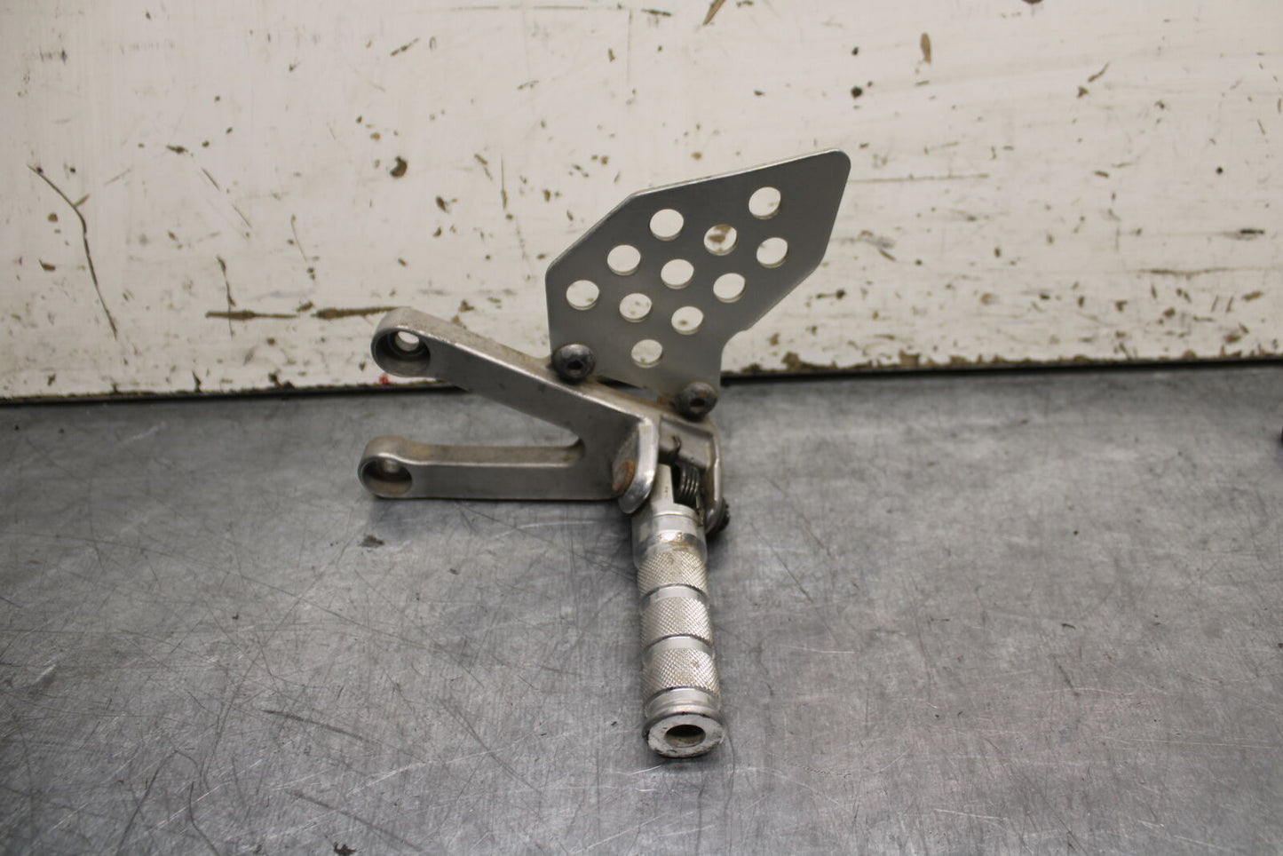 05-06 HONDA CBR600RR LEFT REARSET REAR SET DRIVER FOOT PEG REST STOP BB739