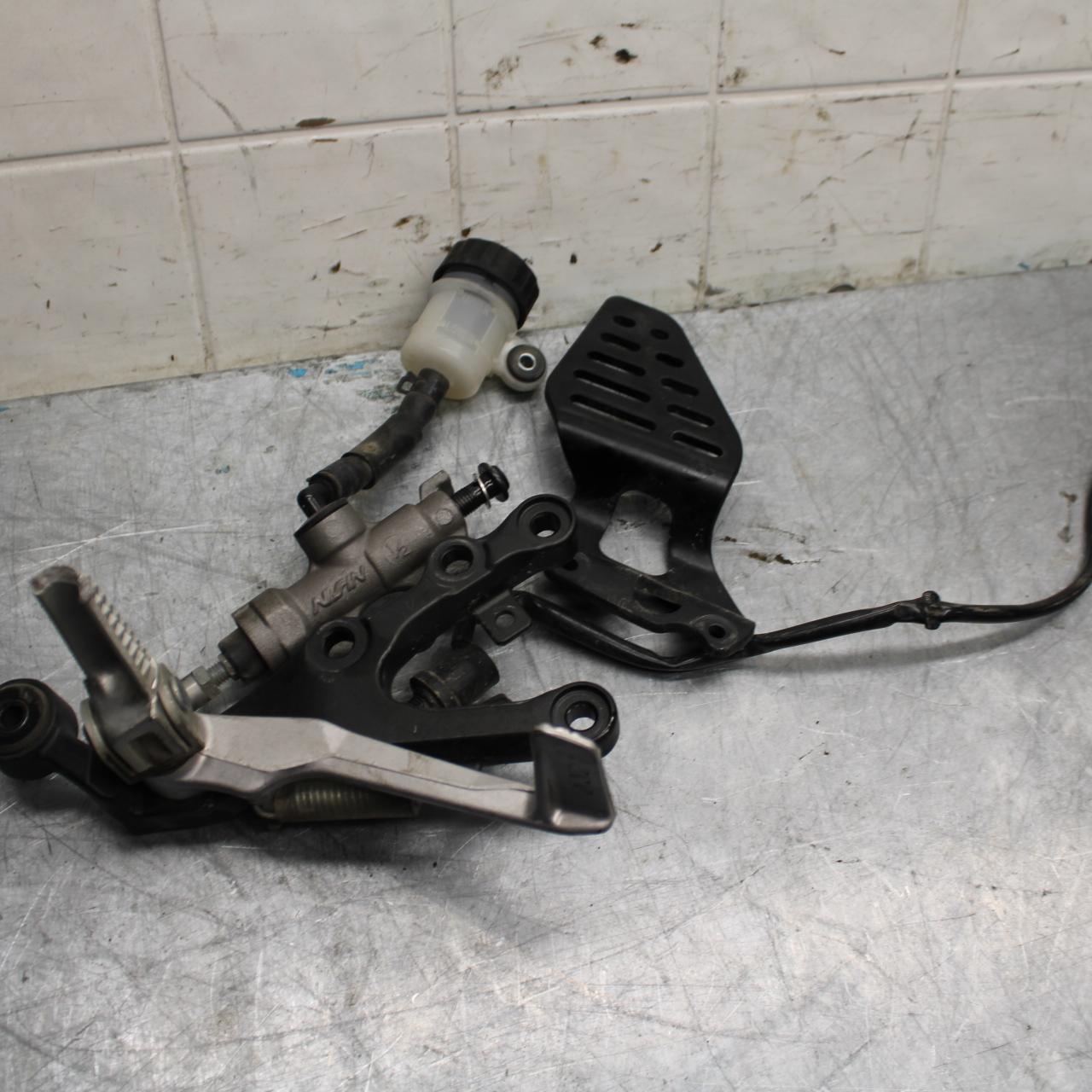 08-16 YAMAHA YZF R6 RIGHT REARSET REAR SET DRIVER FOOT PEG REST STOP BB451