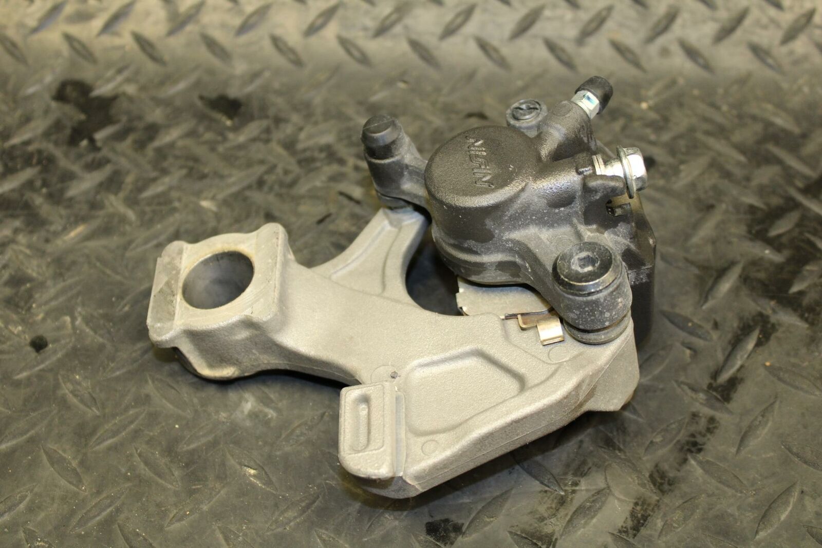 11-17 SUZUKI GSXR750 REAR BACK BRAKE CALIPER W MOUNT BRACKET BB 182