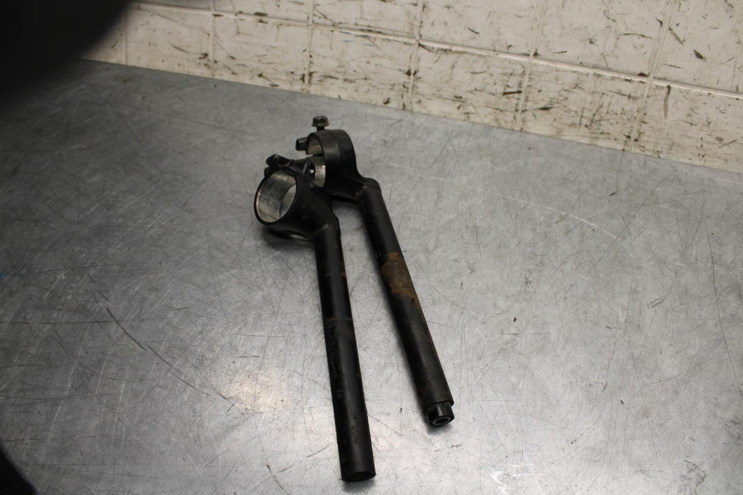 2006 Honda CBR600F4i LEFT RIGHT CLIP ON HANDLEBARS PAIR SET 53100-MBW-D20 BB567