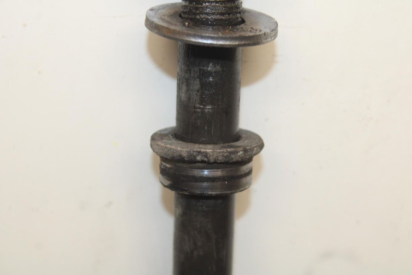 1988 Yamaha FZ600 REAR AXLE WHEEL PIVOT BOLT AXEL 2AX-25381-00-00 BB601