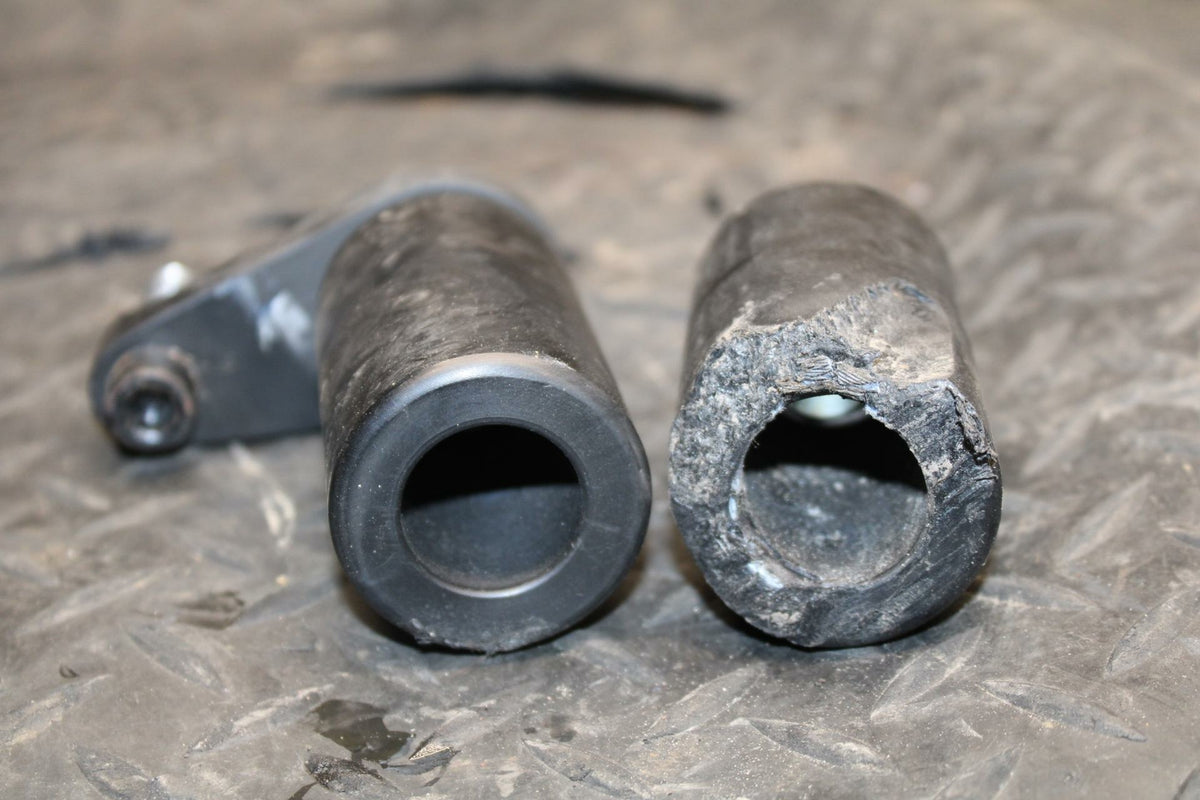 05 YAMAHA YZF R6S FRAME SLIDERS SET