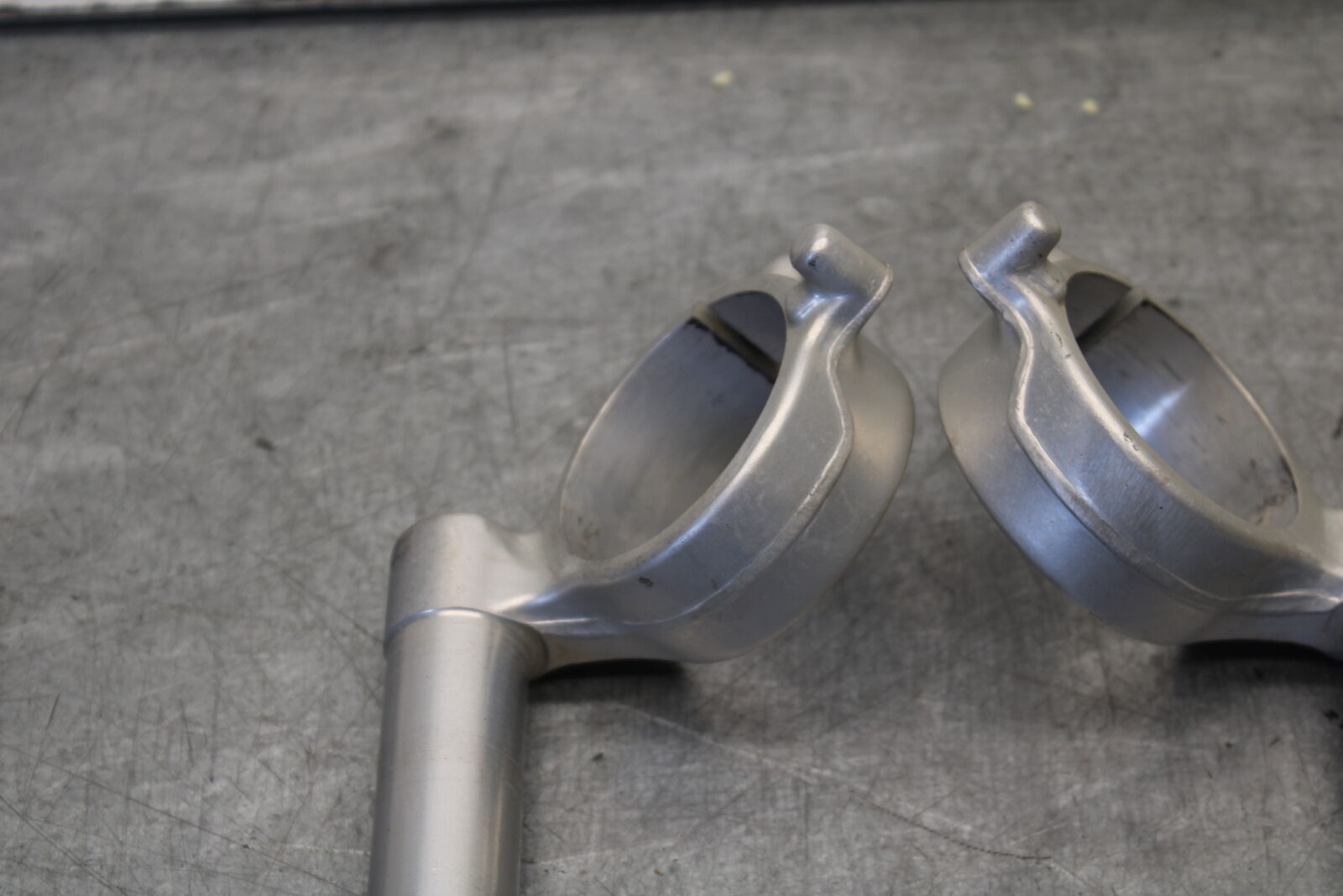 05-06 SUZUKI GSXR1000 LEFT RIGHT CLIP ON HANDLEBARS PAIR SET 56111-41G00 BB663