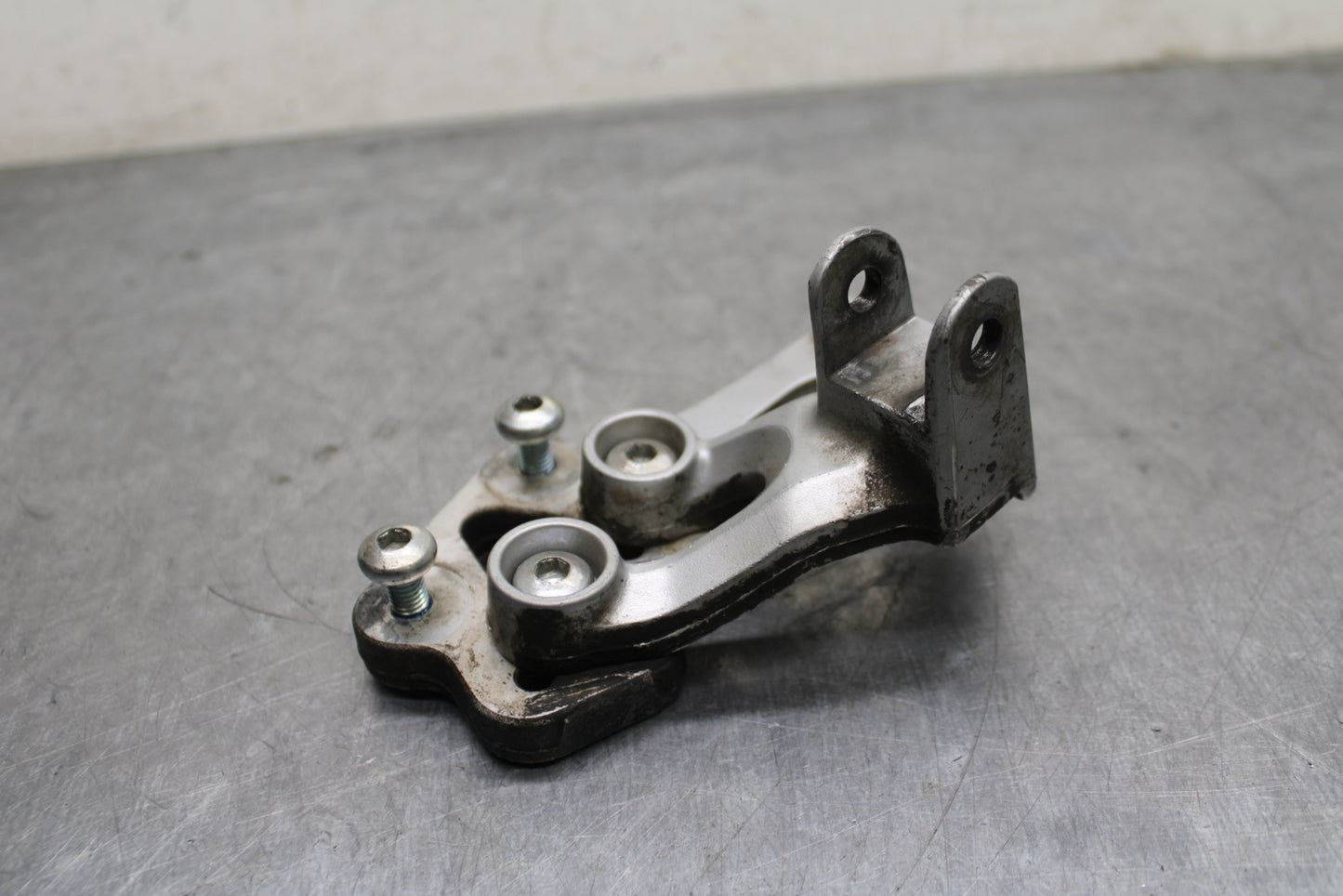 08-10 SUZUKI GSXR 600 LEFT REARSET REAR SET DRIVER FOOT PEG BRACKET MOUNT BB132