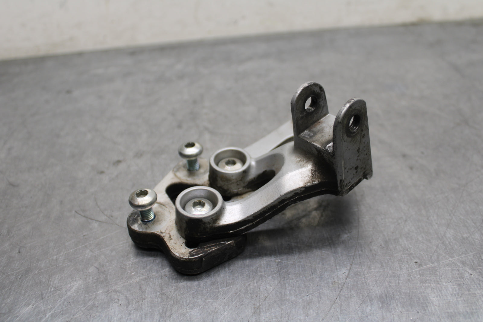 08-10 SUZUKI GSXR 600 LEFT REARSET REAR SET DRIVER FOOT PEG BRACKET MOUNT BB132
