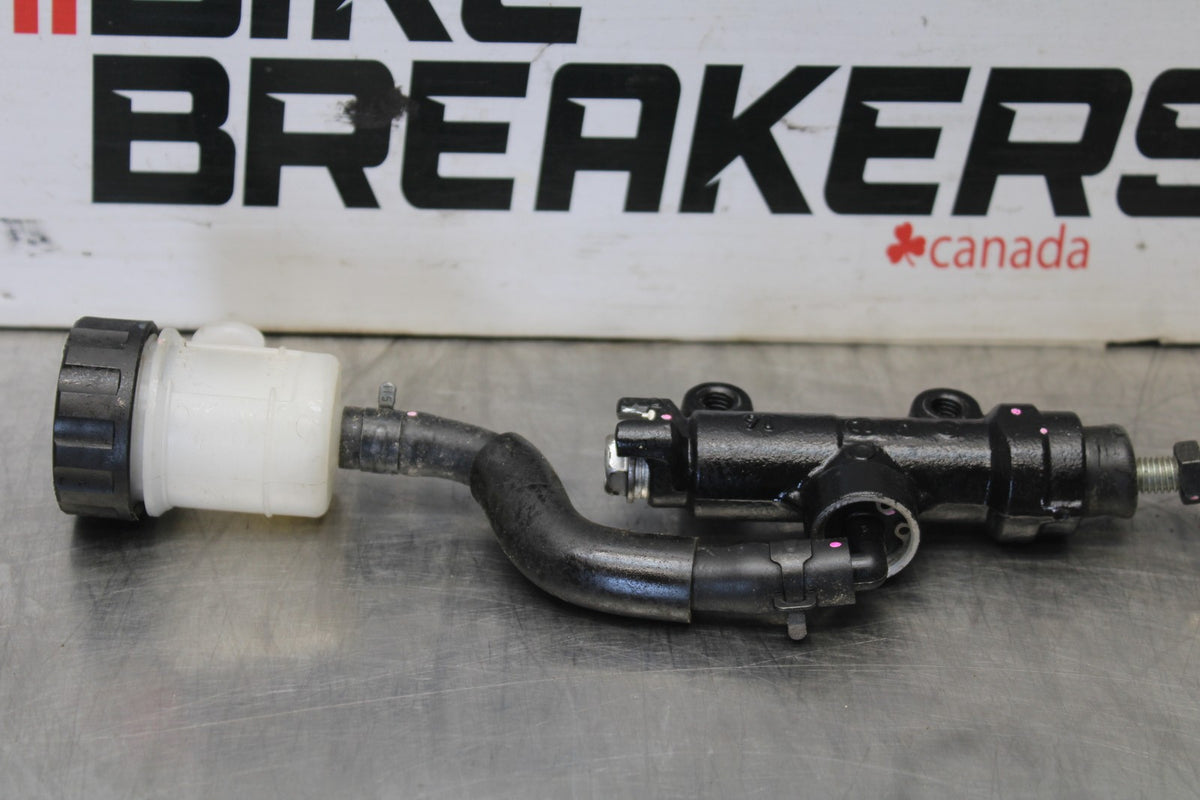 23-26 KAWASAKI NINJA ZX4RR REAR BACK BRAKE MASTER CYLINDER W RESERVOIR BB898
