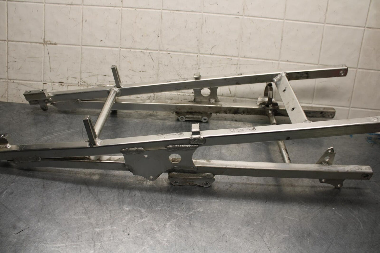 2000 Honda CBR600F4 REAR BACK TAIL SUBFRAME SUB FRAME BB552