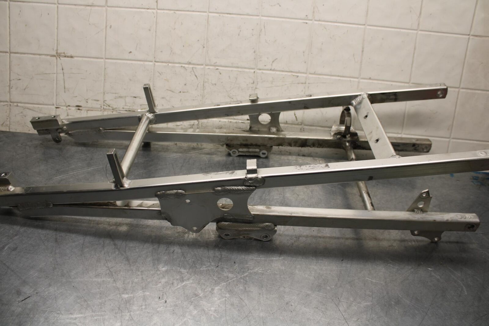 2000 Honda CBR600F4 REAR BACK TAIL SUBFRAME SUB FRAME BB552