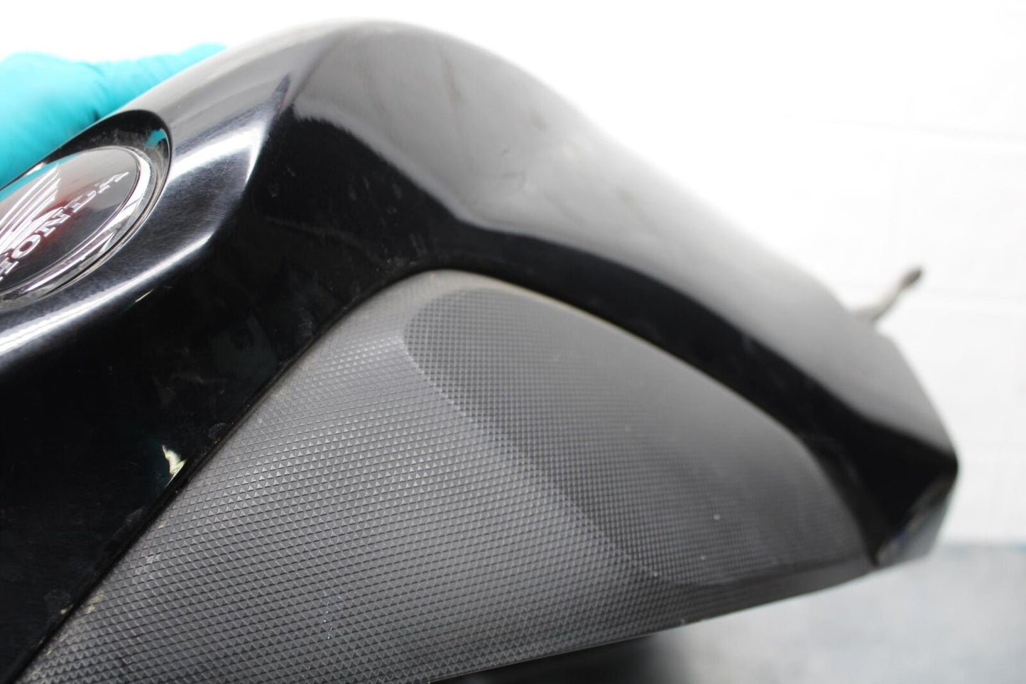 2008 Honda CBR1000RR GAS TANK FUEL CELL COVER FAIRING COWL 83150-MFL-000ZA BB579