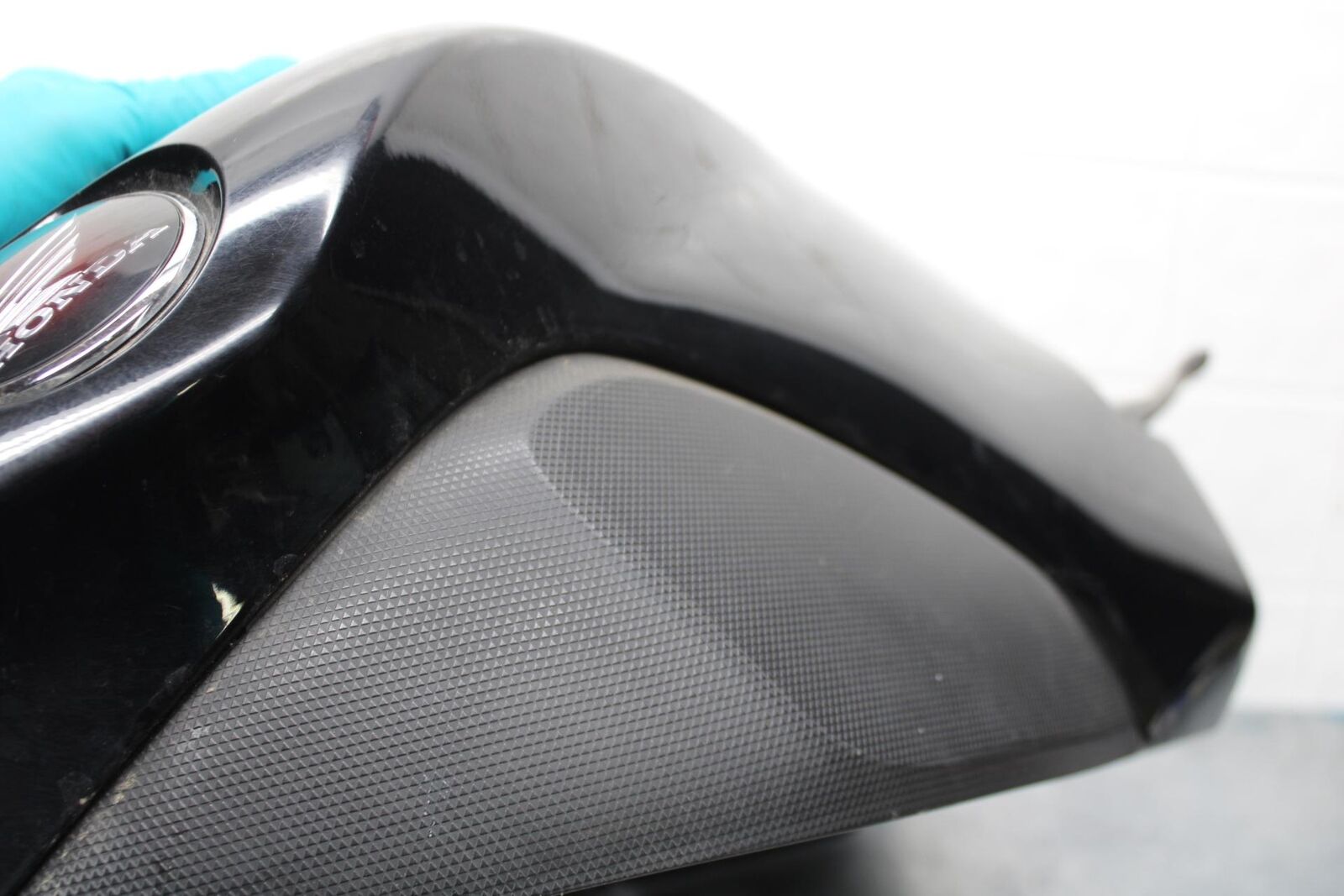 2008 Honda CBR1000RR GAS TANK FUEL CELL COVER FAIRING COWL 83150-MFL-000ZA BB579
