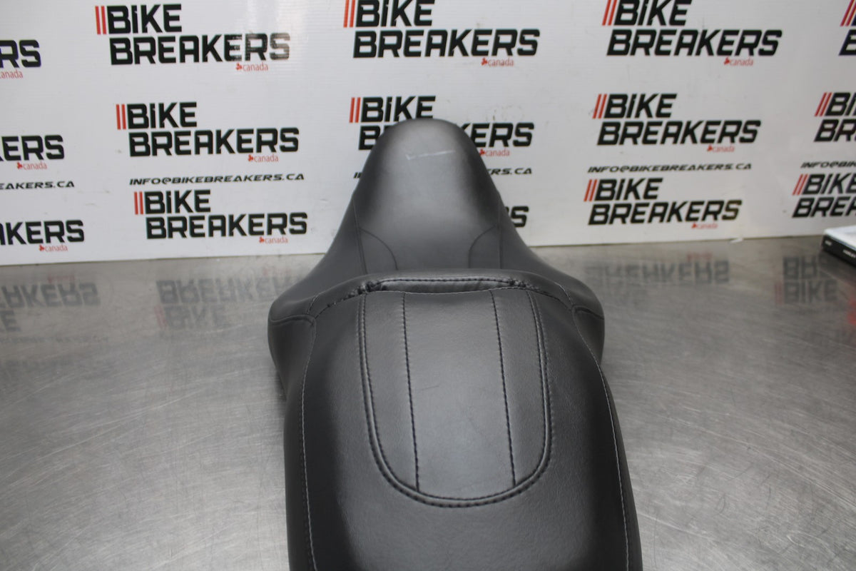 22 HARLEY-DAVIDSON SOFTAIL FRONT REAR SEAT SADDLE  BB859