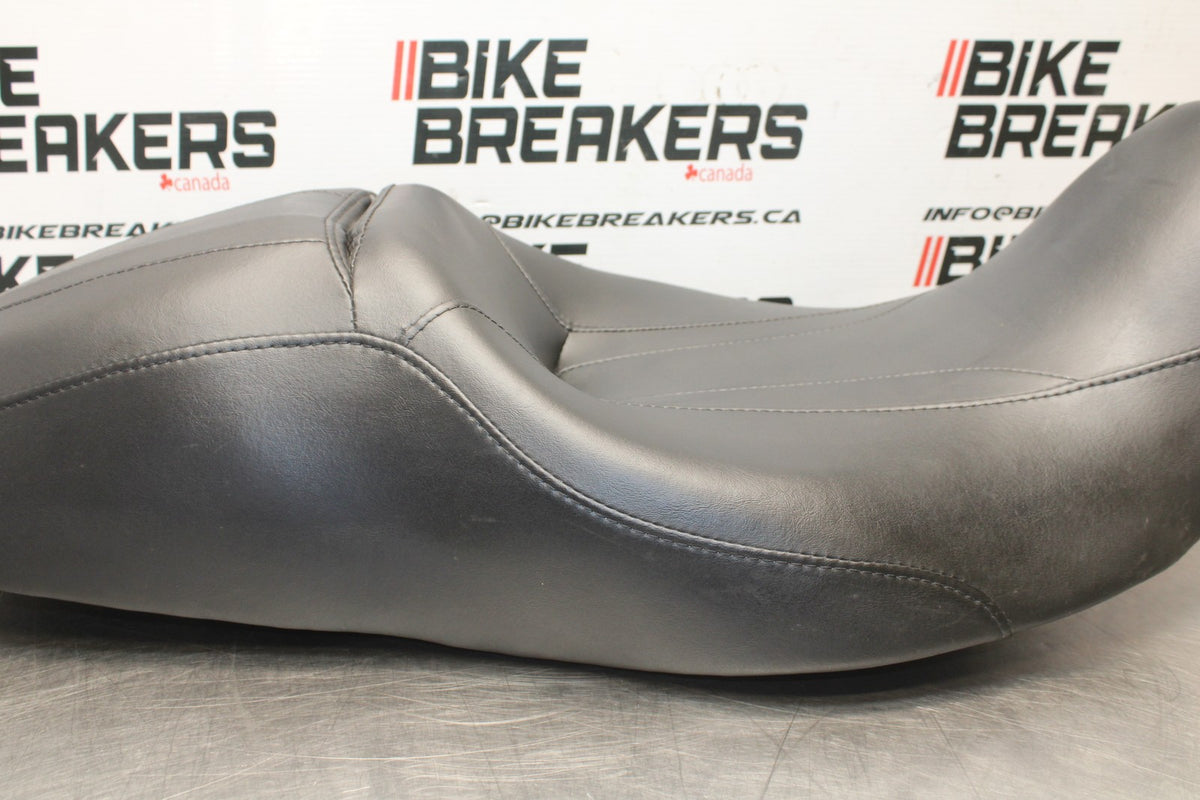 22 HARLEY-DAVIDSON SOFTAIL FRONT REAR SEAT SADDLE  BB859