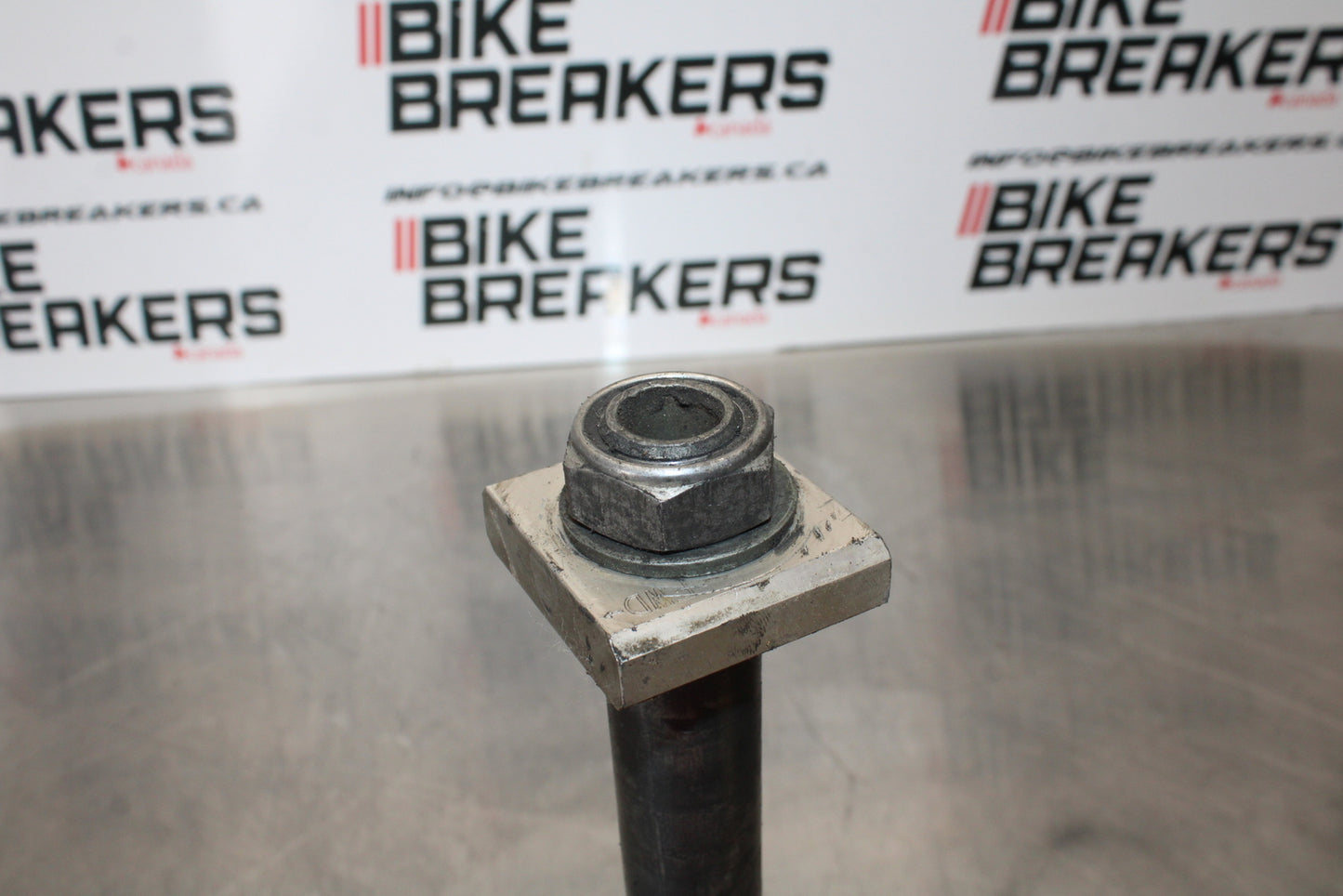 07-08 YAMAHA YZF R1 REAR AXLE BACK WHEEL RIM PIVOT BOLT AXEL BB160