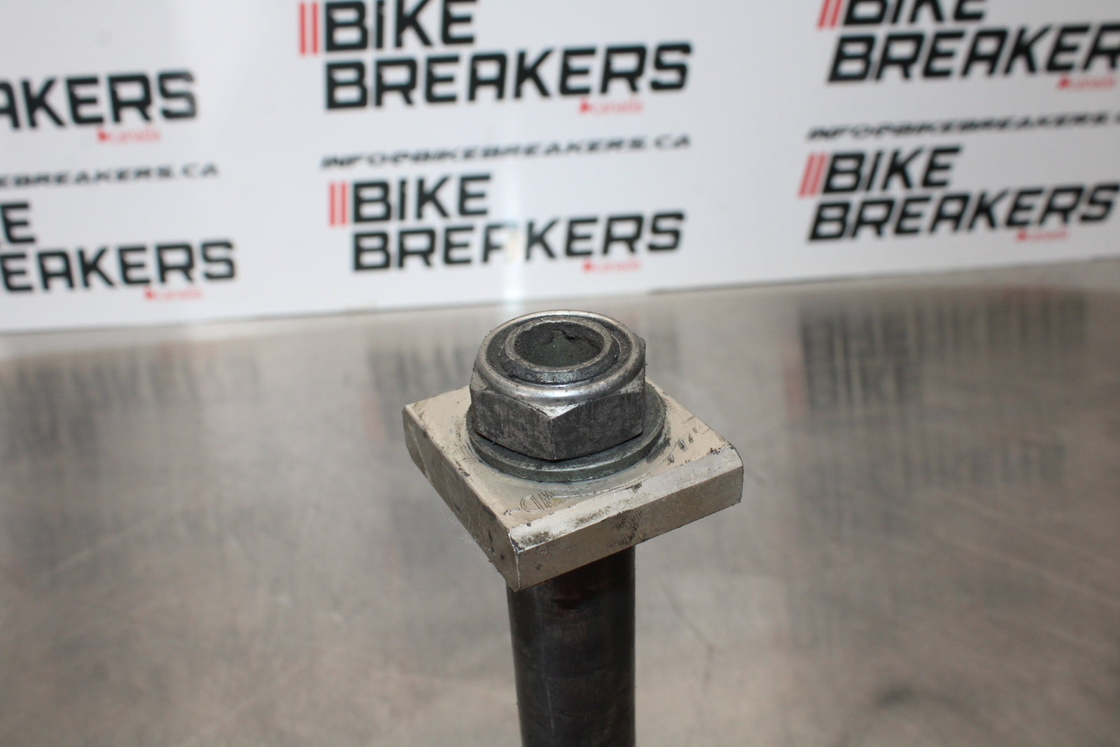 07-08 YAMAHA YZF R1 REAR AXLE BACK WHEEL RIM PIVOT BOLT AXEL BB160
