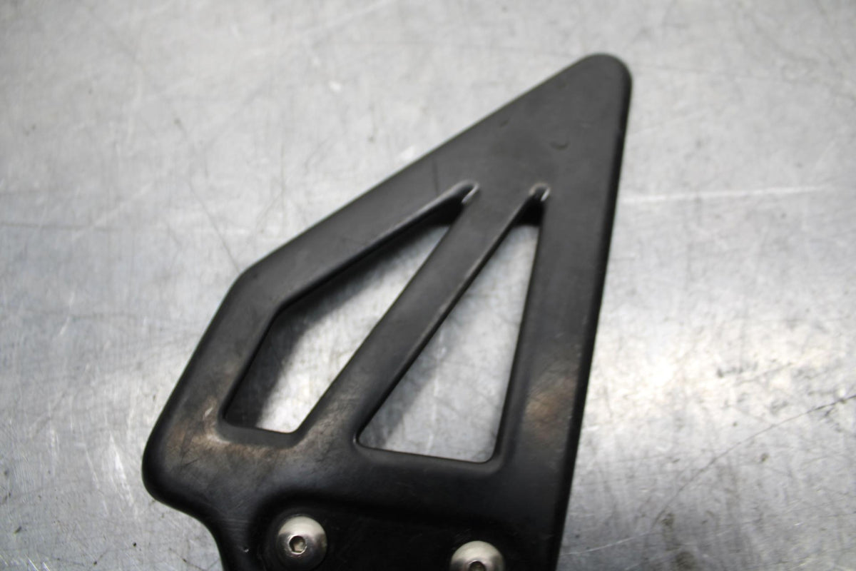 2002 Suzuki GSXR1000 LEFT REARSET REAR SET DRIVER FOOT PEG BRACKET MOUNT BB73