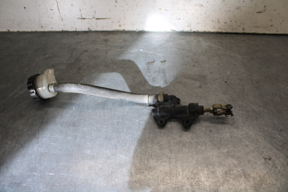 01-06 TRIUMPH TIGER 955I REAR BACK BRAKE MASTER CYLINDER W RESERVOIR  BB693