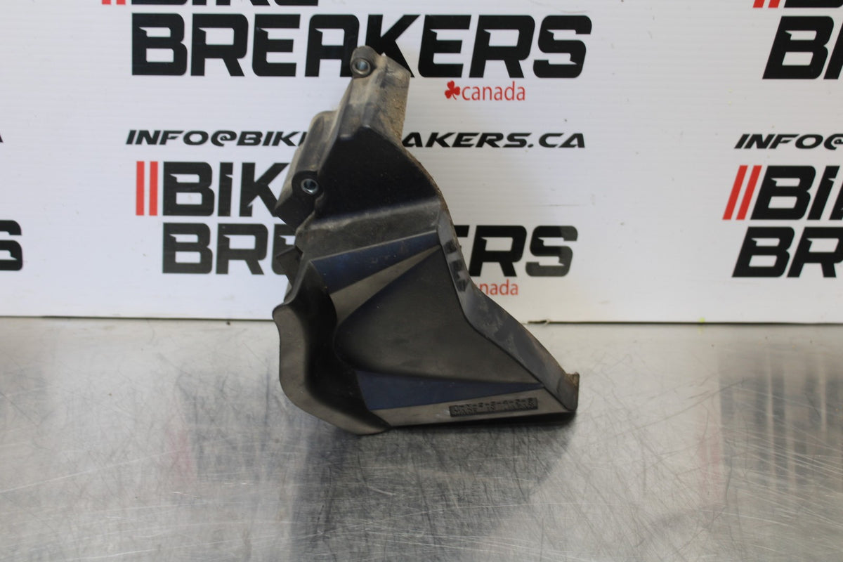 04-05 YAMAHA YZF R1 ENGINE SPROCKET COVER BB173