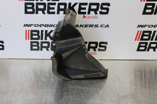 04-05 YAMAHA YZF R1 ENGINE SPROCKET COVER BB173