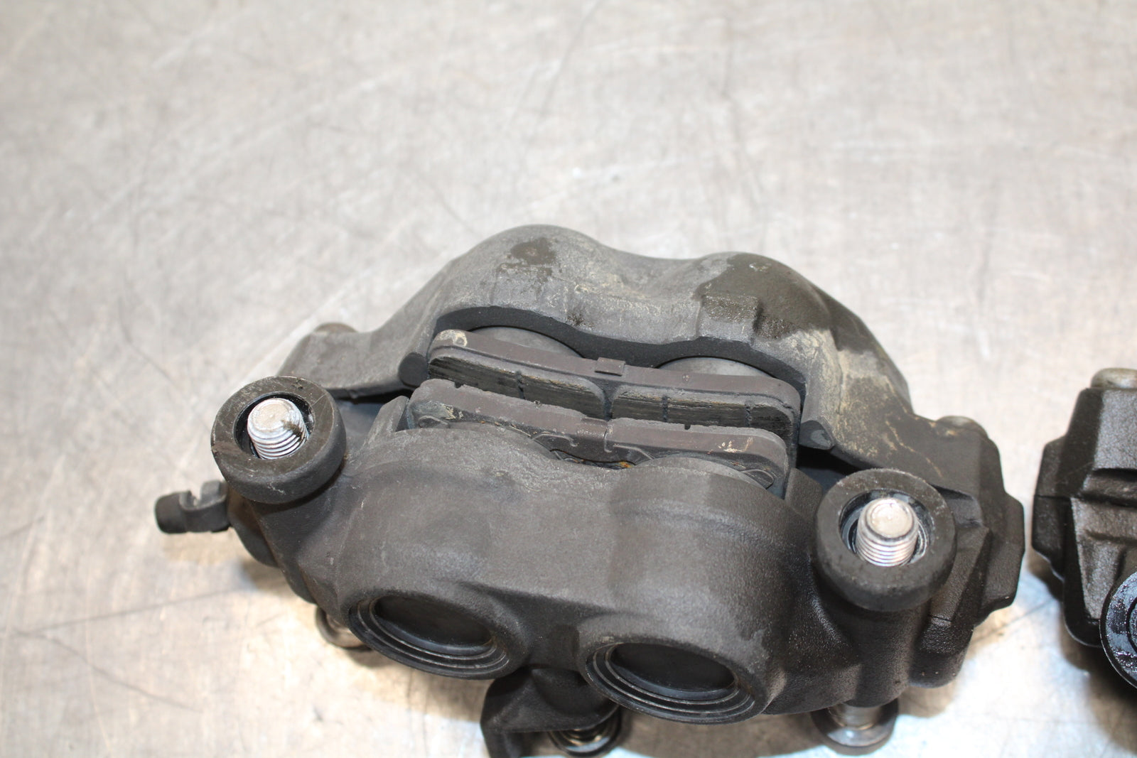 12-13 KAWASAKI Z1000 RIGHT LEFT FRONT BRAKE CALIPER SET PAIR CALIPERS BB743