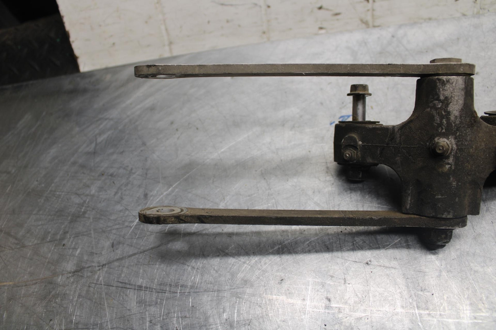 2004 Kawasaki Ninja ZX6RR ZX600M REAR DOGBONE SHOCK LINKAGE LINK BB43