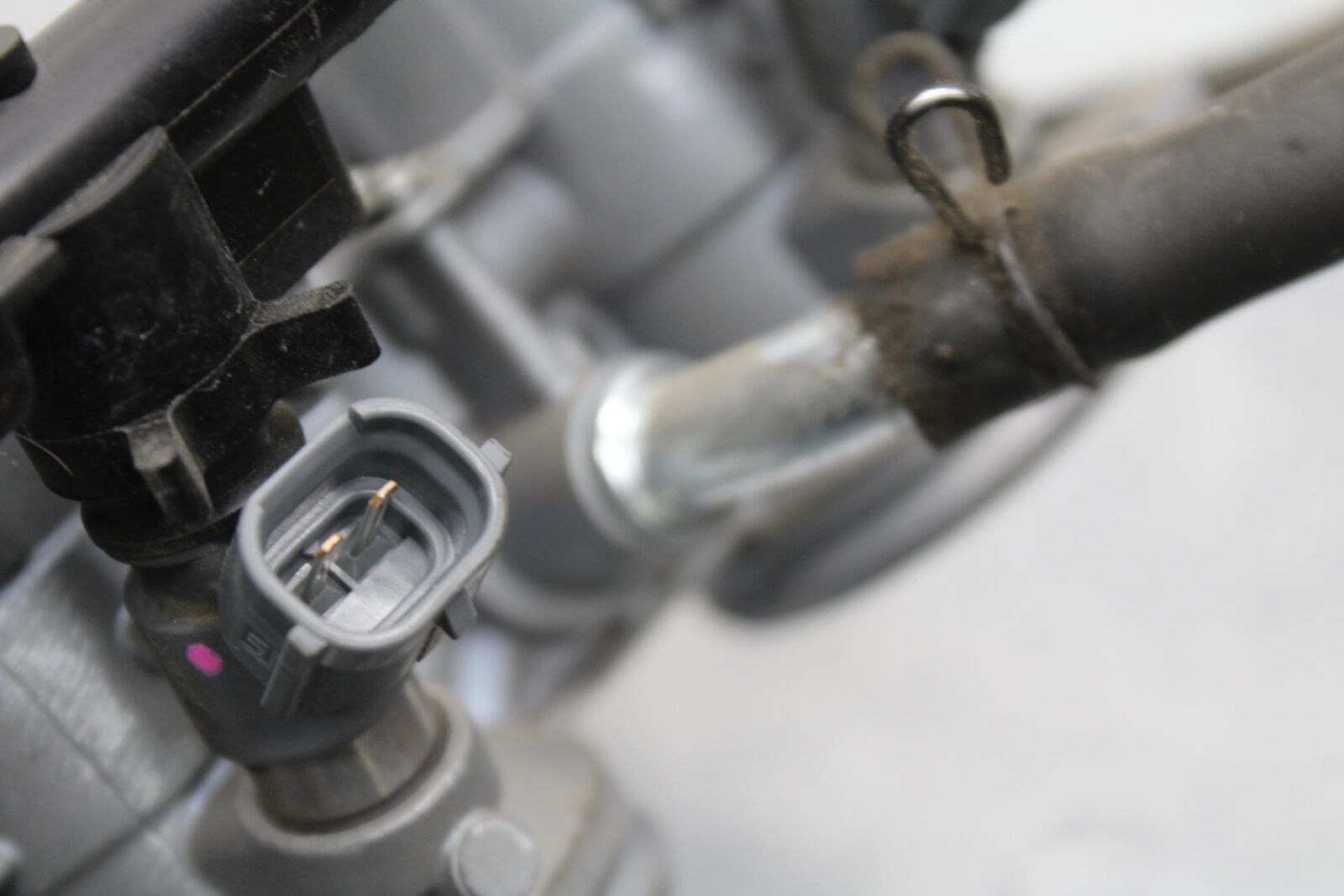 19-22 KAWASAKI Z400 MAIN FUEL INJECTORS / THROTTLE BODIES BB586