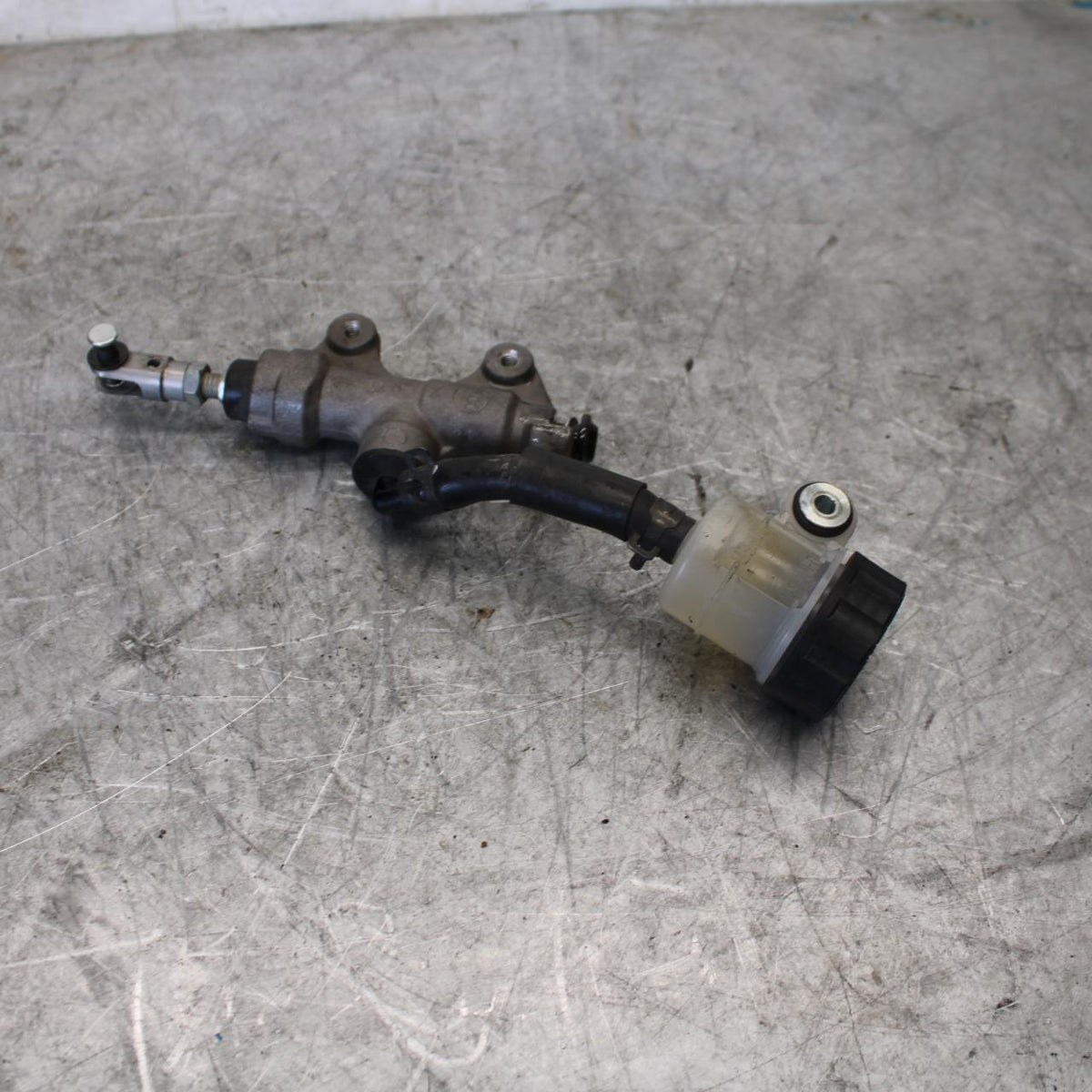08-16 YAMAHA YZF R6 REAR BACK BRAKE MASTER CYLINDER W RESERVOIR BB431
