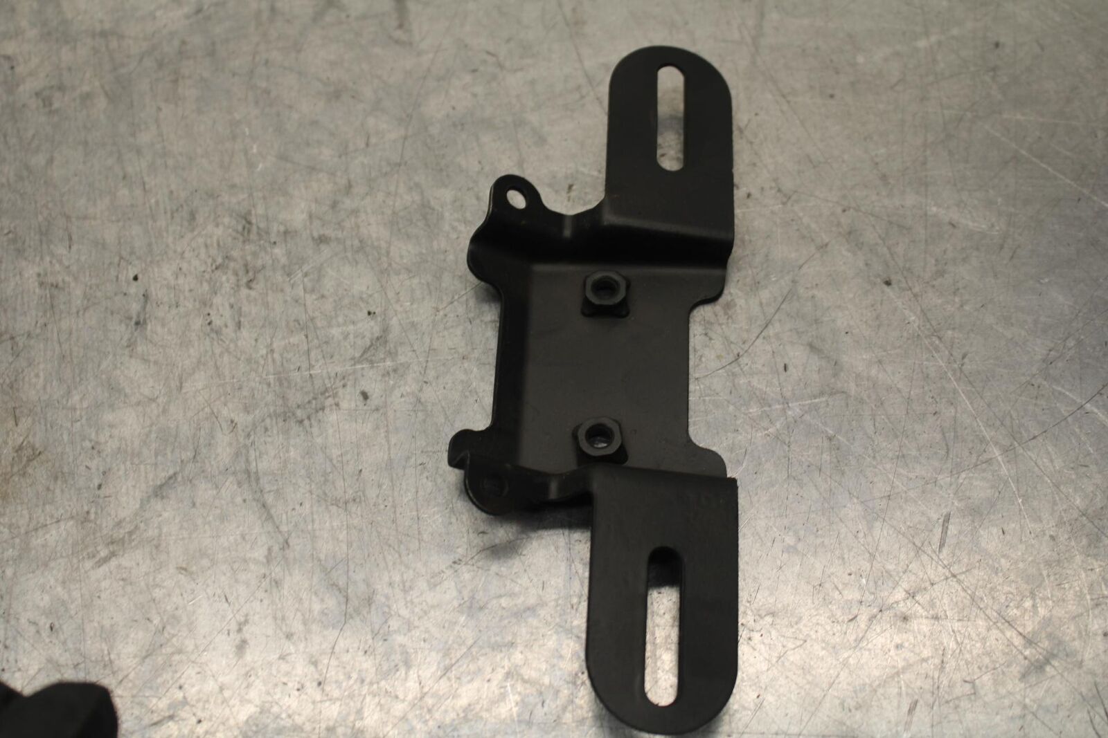 1985 Kawasaki Ninja 900R ZX900A REAR BACK TAIL LIGHT MOUNT BRACKET BB84