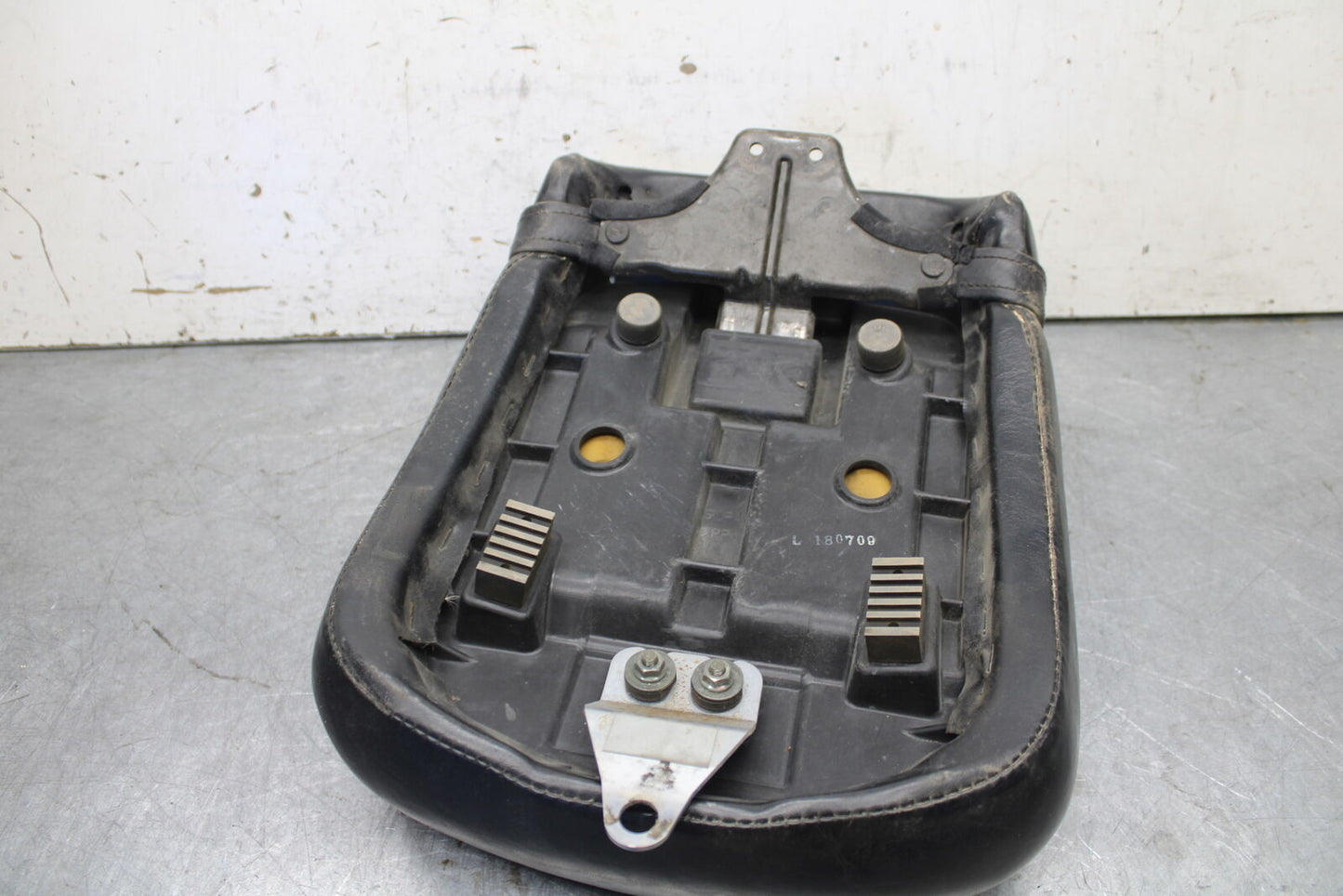 05-09 SUZUKI BOULEVARD C90 REAR DRIVERS SEAT  BB692