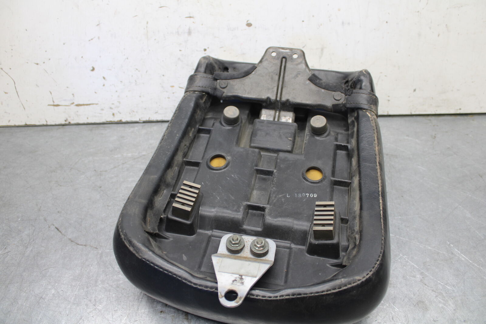 05-09 SUZUKI BOULEVARD C90 REAR DRIVERS SEAT  BB692