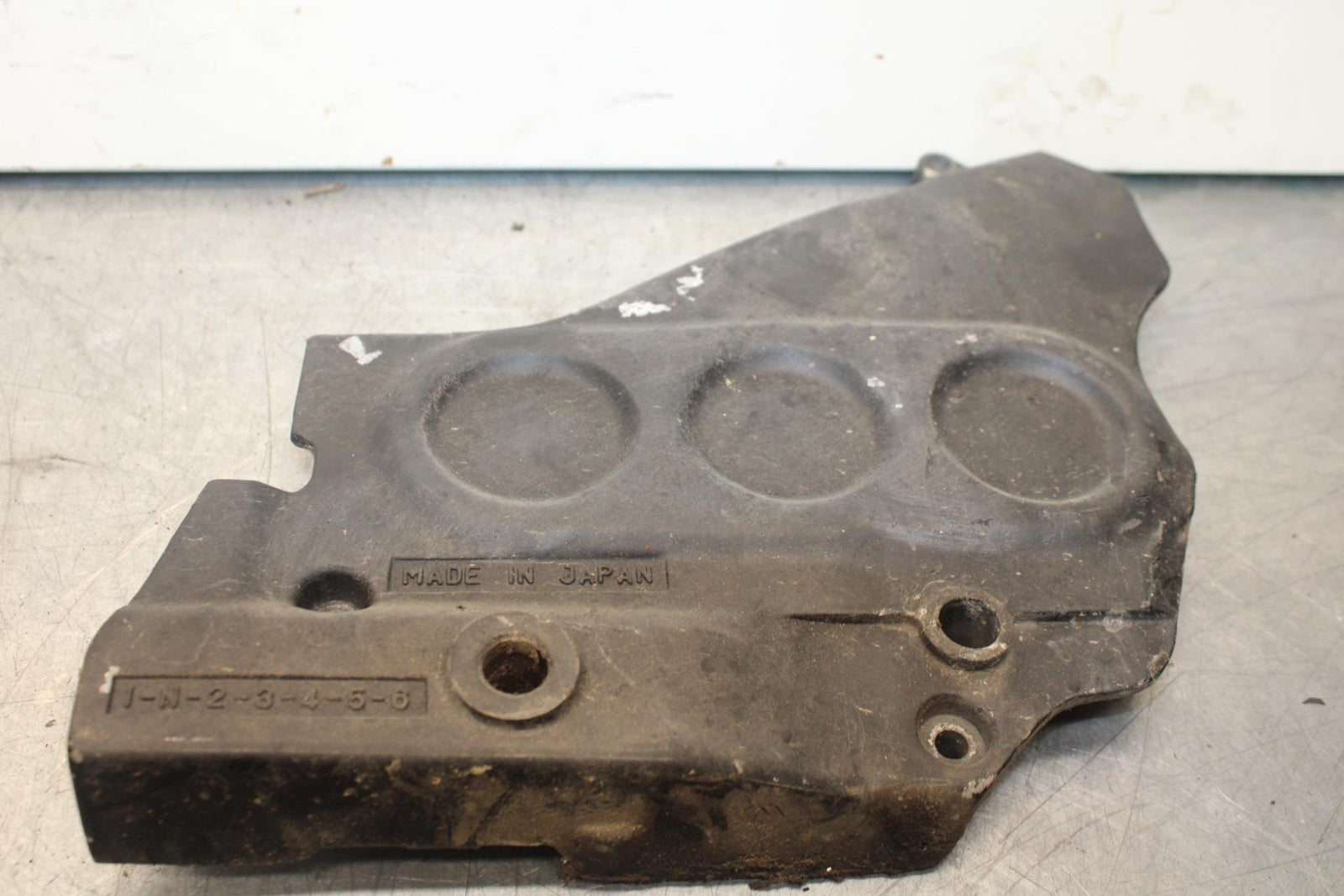 1988 Yamaha FZ600 ENGINE SPROCKET COVER BB601
