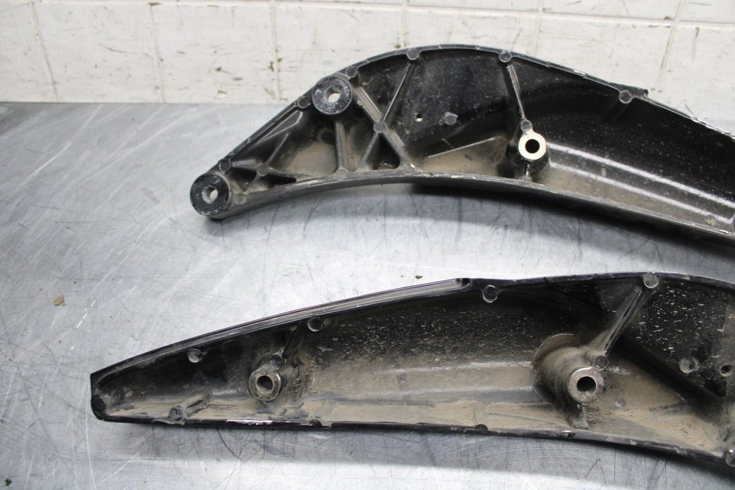 06-09 SUZUKI M109R BOULEVARD REAR BACK FENDER SUPPORT FRAME SUBFRAME BB501