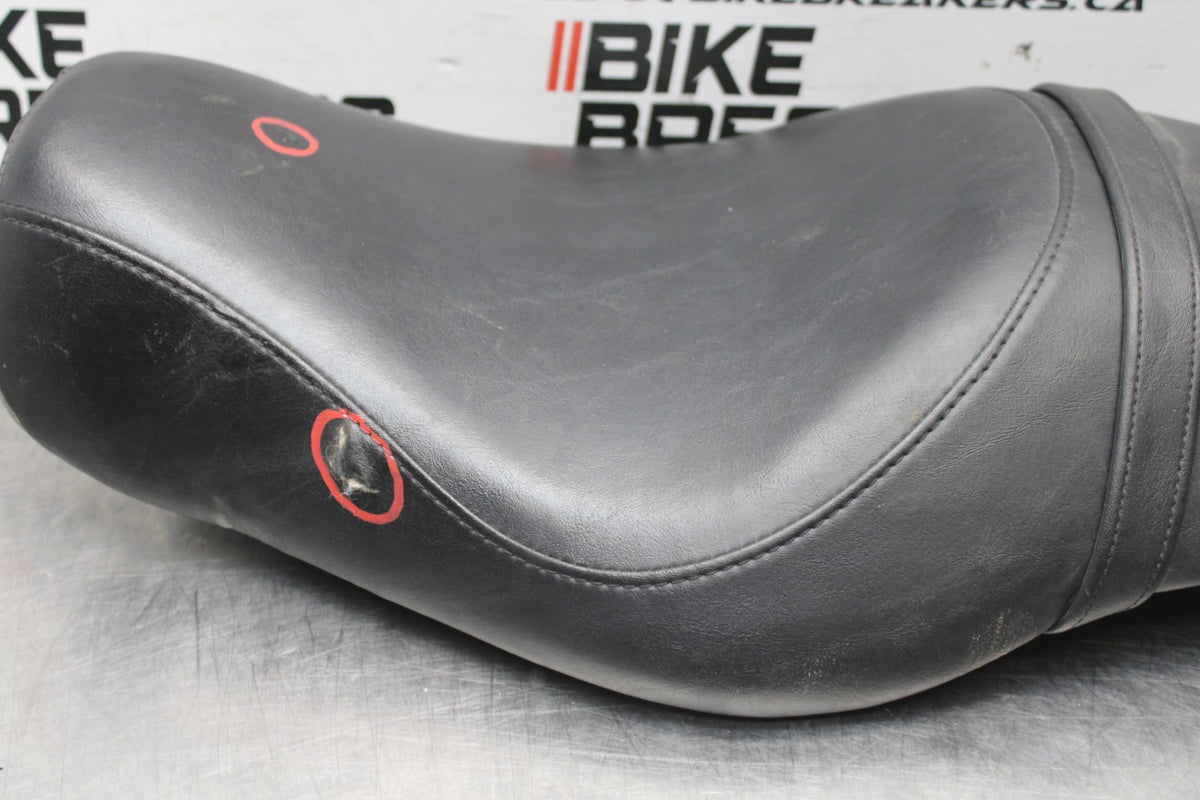 07 HARLEY-DAVIDSON SPORTSTER 1200 CUSTOM XL1200C SADDLE SEAT  BB833