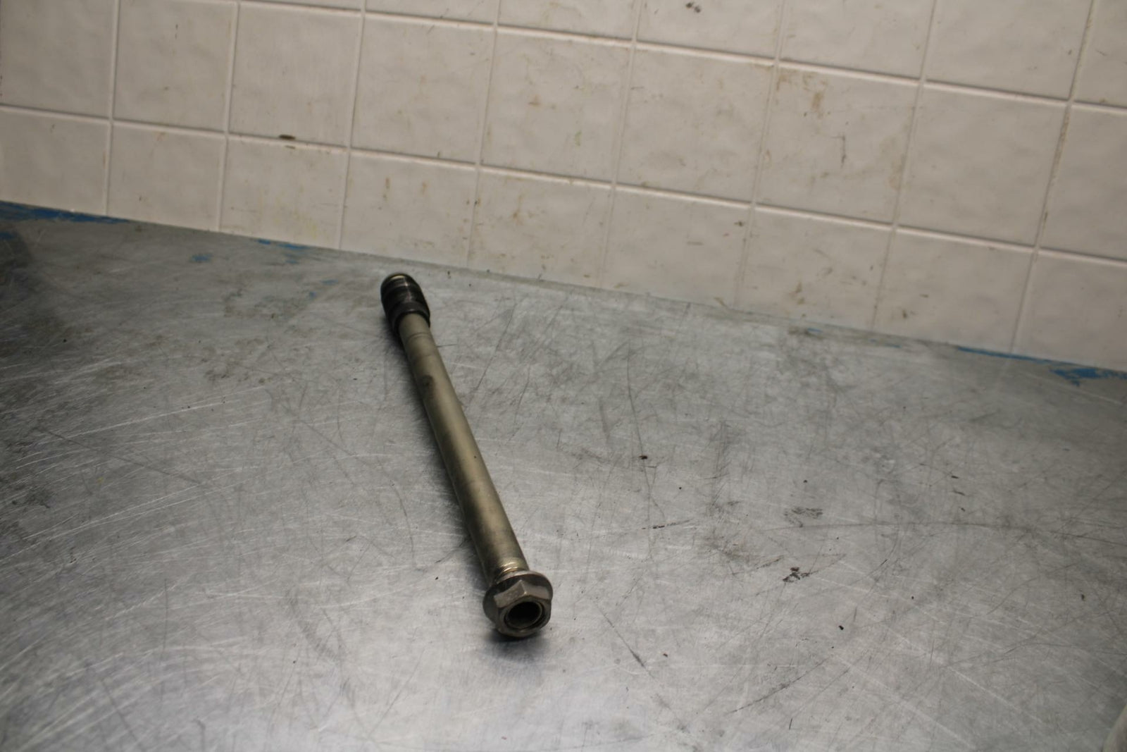 10-13 KAWASAKI Z1000 REAR BACK SWINGARM BOLT SUSPENSION PIVOT AXLE  BB421