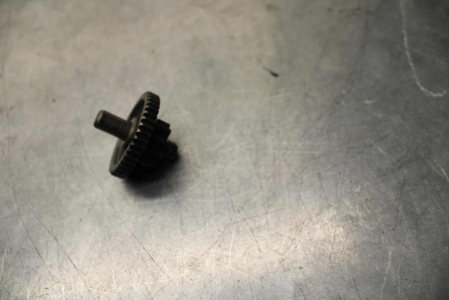 2001 Yamaha YZF R6 ENGINE MOTOR IDLER IDLING GEAR 5SL-15512-00-00 BB68