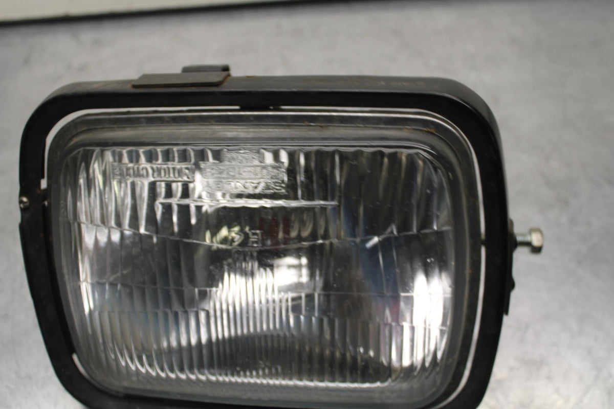 84-86 KAWASAKI GPZ900 FRONT HEADLIGHT HEAD LIGHT LAMP BB84