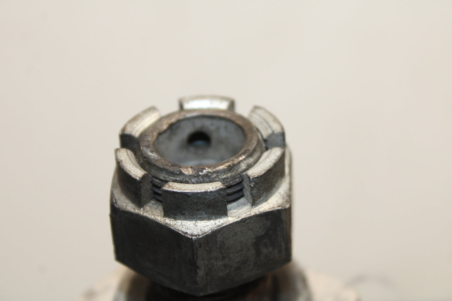 00-02 KAWASAKI NINJA ZX6R REAR AXLE BACK WHEEL RIM PIVOT BOLT AXEL BB750