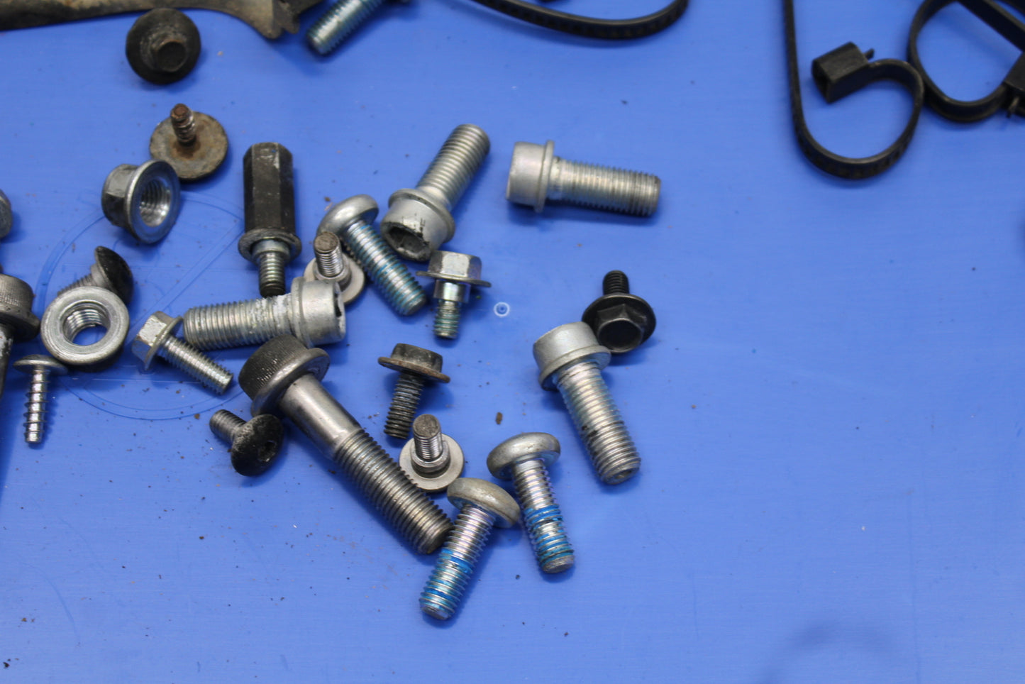 08-10 SUZUKI GSXR 600 MOUNTING BOLTS HARDWARE MOTOR SCREWS BB753