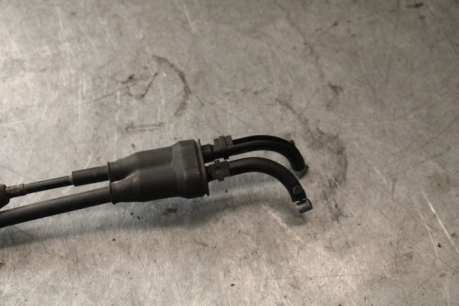 07-08 TRIUMPH DAYTONA 675 THROTTLE CABLES LINES BB685