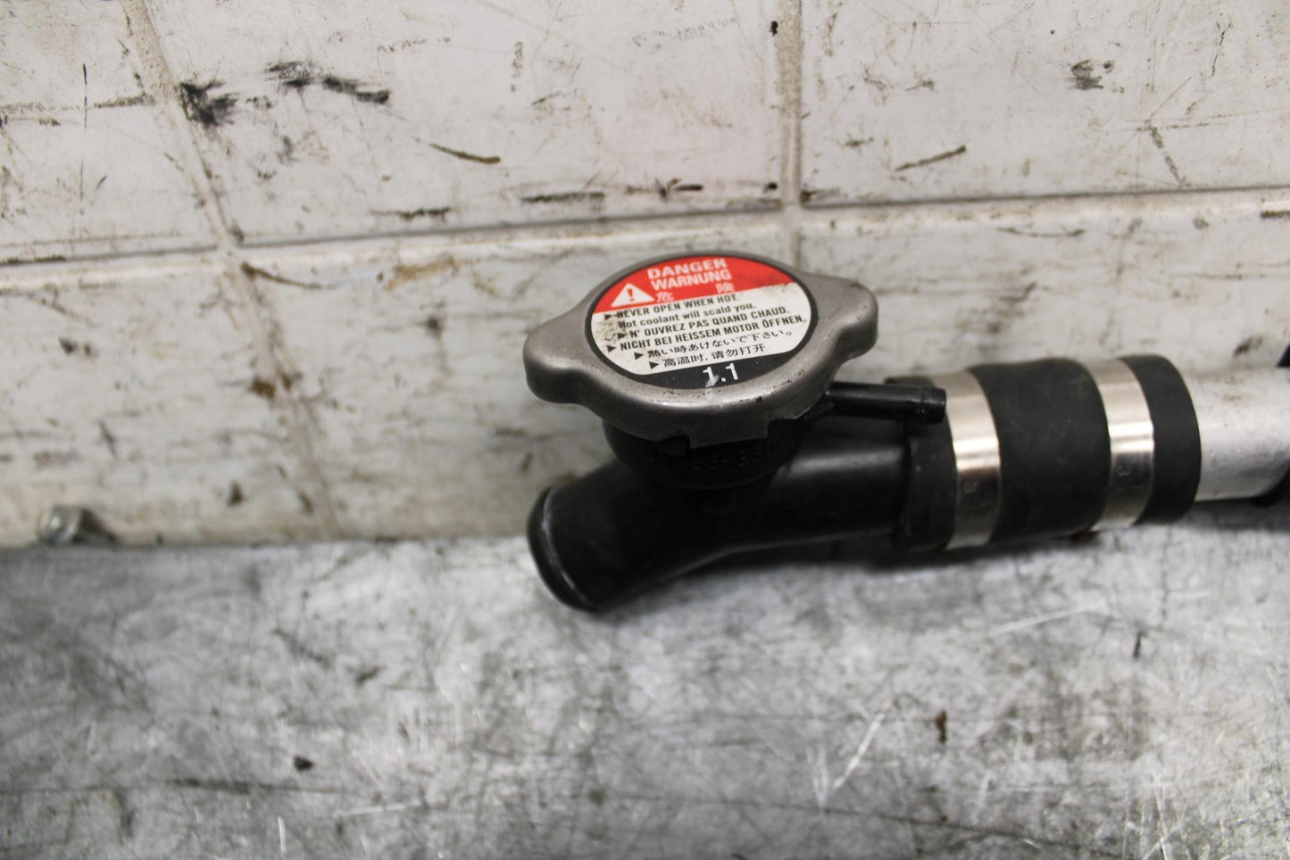 2002 Yamaha YZF R6 RADIATOR CAP HOSE PIPE 5SL-12462-00-00 BB545