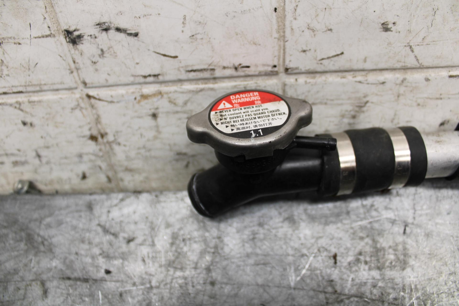 2002 Yamaha YZF R6 RADIATOR CAP HOSE PIPE 5SL-12462-00-00 BB545