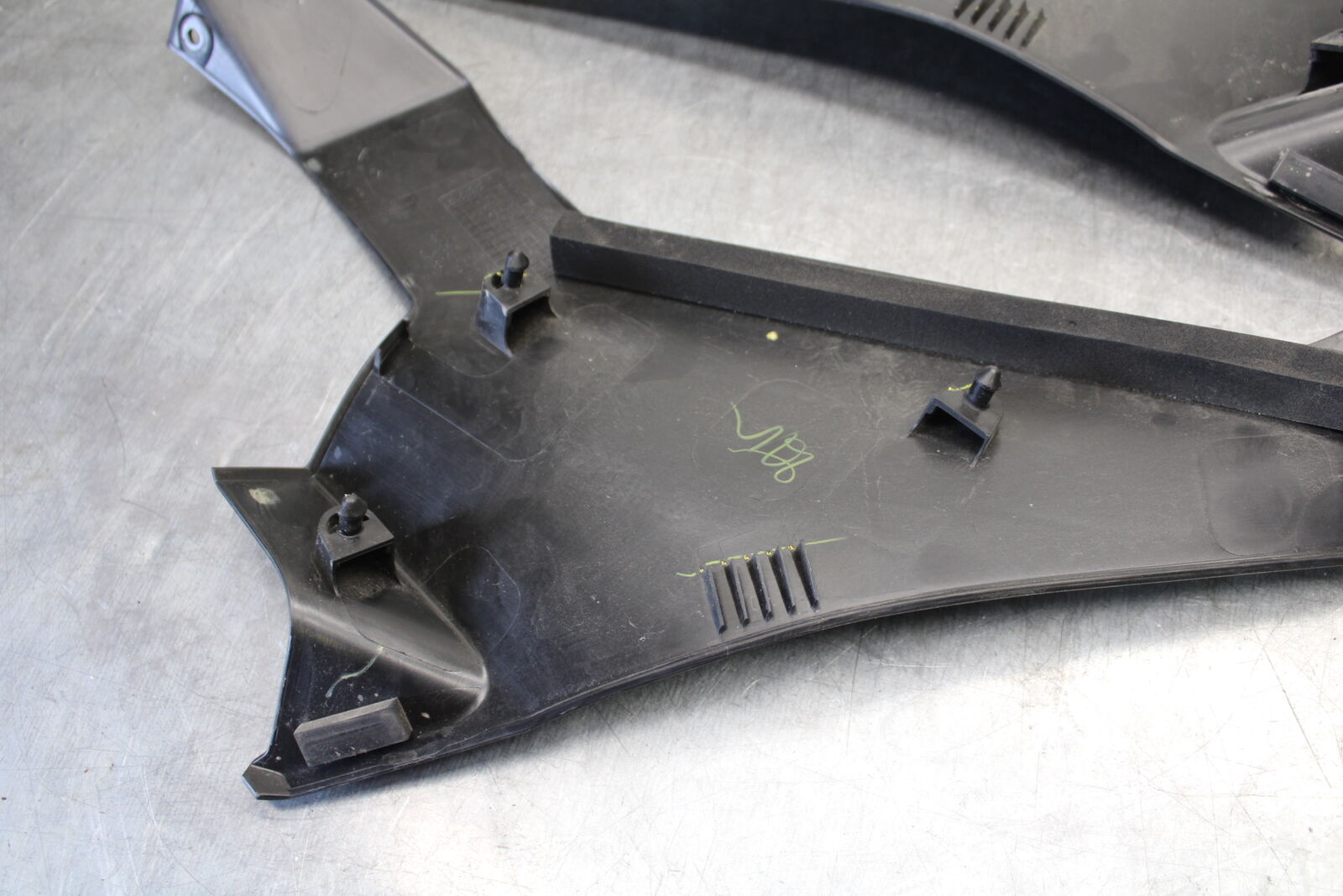 18-23 KAWASAKI NINJA 400 RIGHT LEFT FRONT SIDE SEAT PANELS TRIMS  BB679