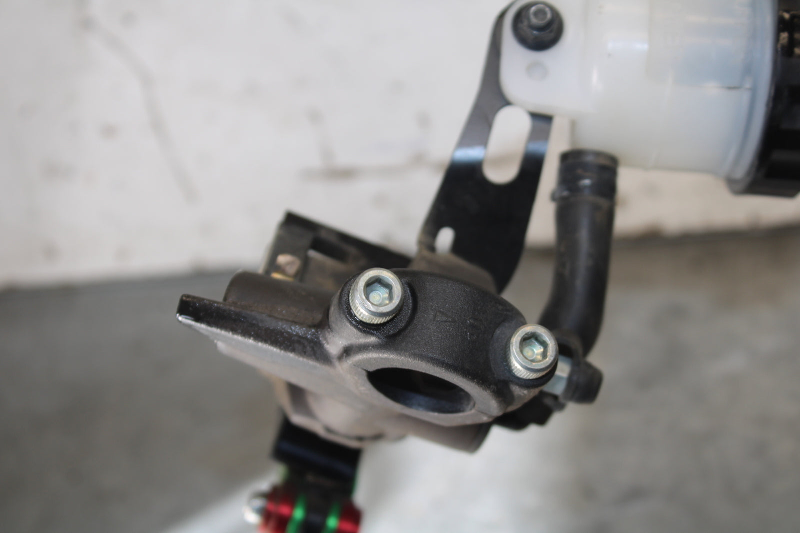 19-23 KAWASAKI NINJA ZX6R FRONT BRAKE MASTER CYLINDER w/ LEVER BB701