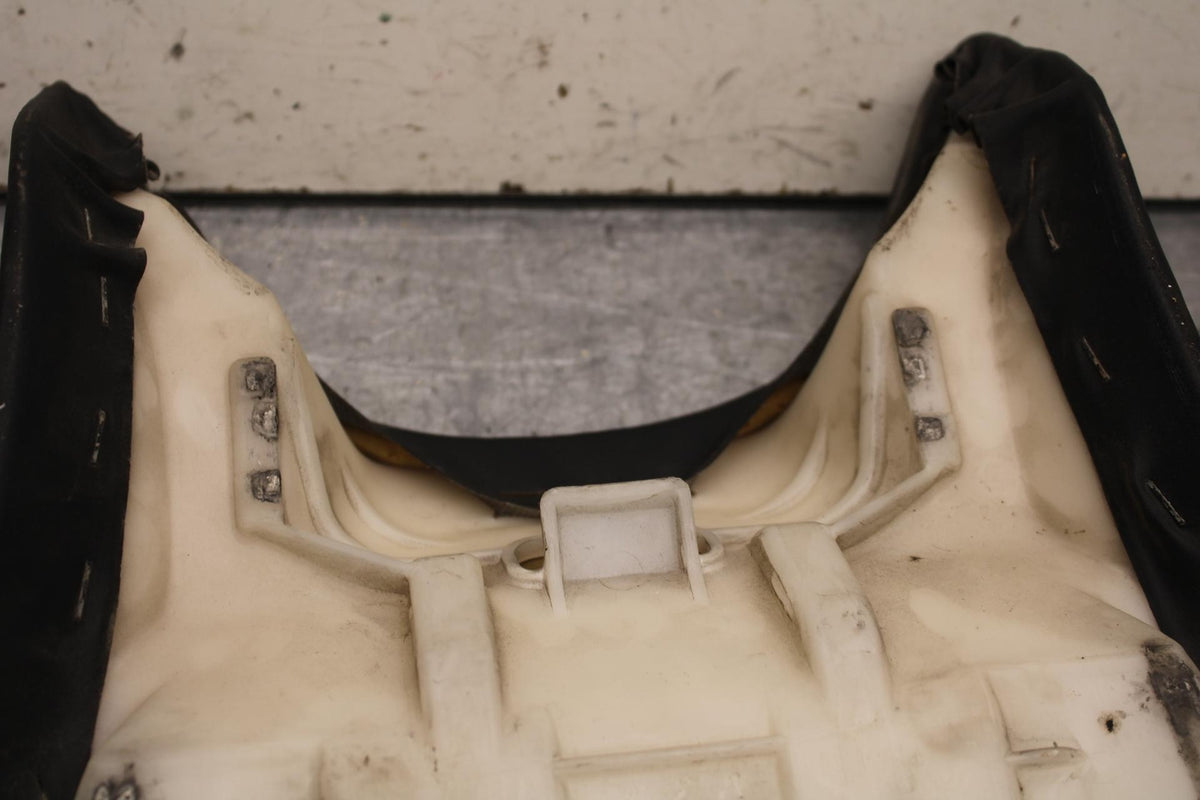 03-05 YAMAHA YZF R6 FRONT DRIVERS SEAT PAD SADDLE PILLION 5SL-24710-00-00 BB95
