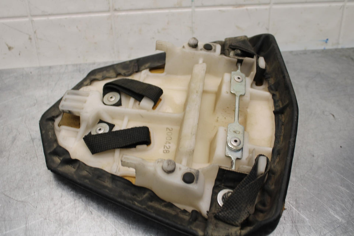 2007 Yamaha YZF R6 REAR BACK PASSENGER TANDEM SEAT PAD SADDLE PILLION BB590