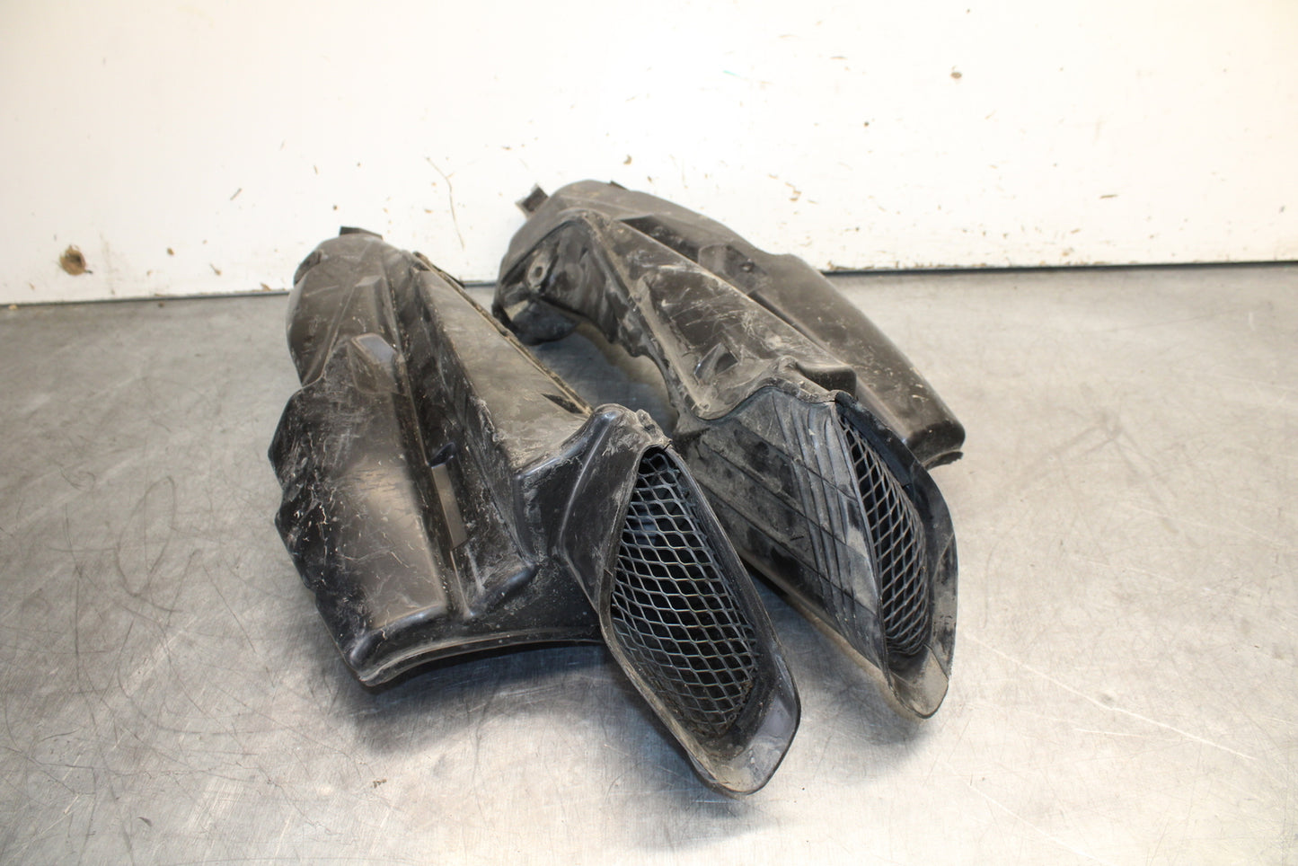 06-07 SUZUKI GSXR 600 RIGHT LEFT AIR INTAKE DUCTS BB243