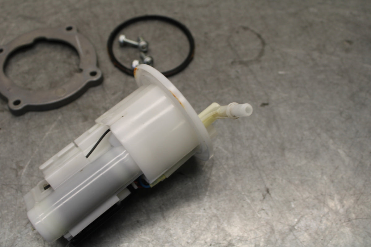 22-24 YAMAHA XSR900 FUEL PUMP GAS PETROL SENDER UNIT  BB683