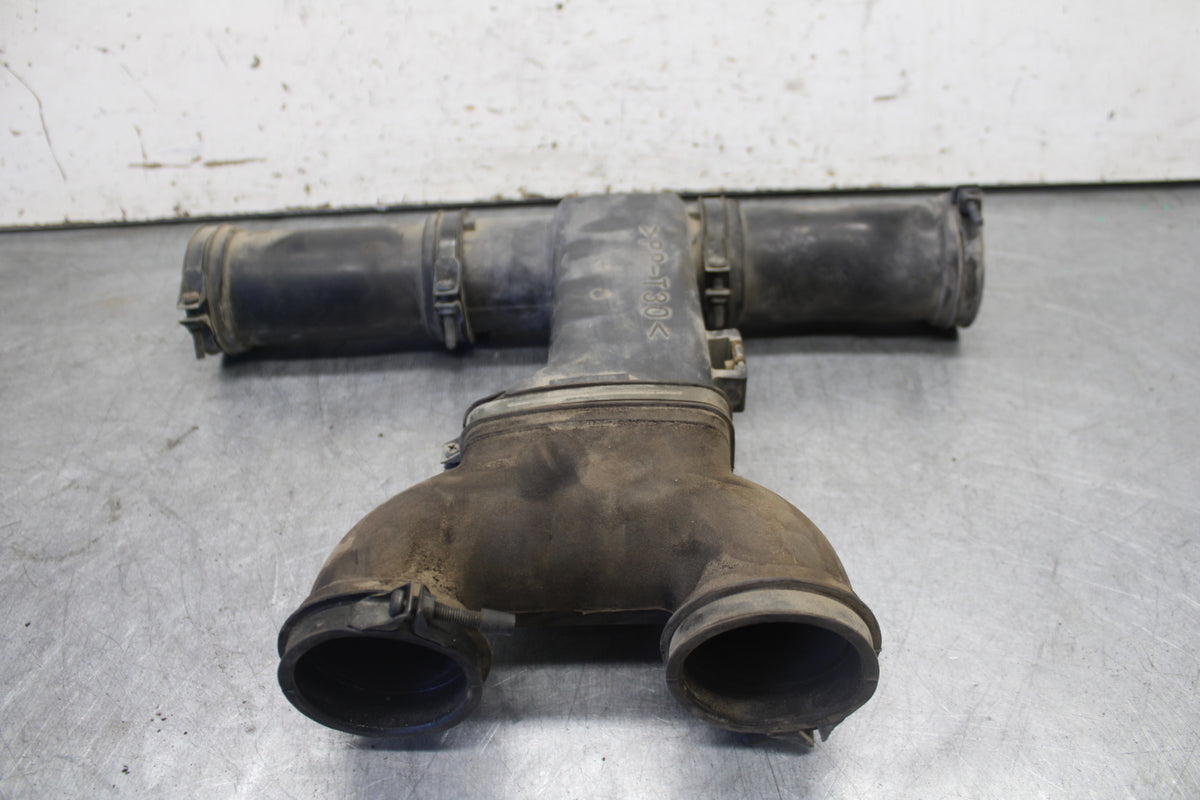 05-06 YAMAHA ROYAL STAR AIR INTAKE DUCT BB697
