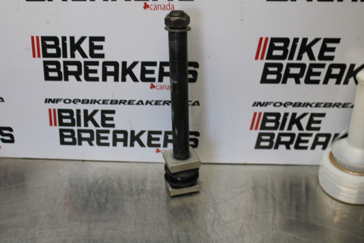 04-05 YAMAHA YZF R1 REAR AXLE BACK WHEEL RIM PIVOT BOLT AXEL BB173
